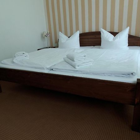 Pension & Restaurant "Alte Schule" Kluis ห้อง รูปภาพ