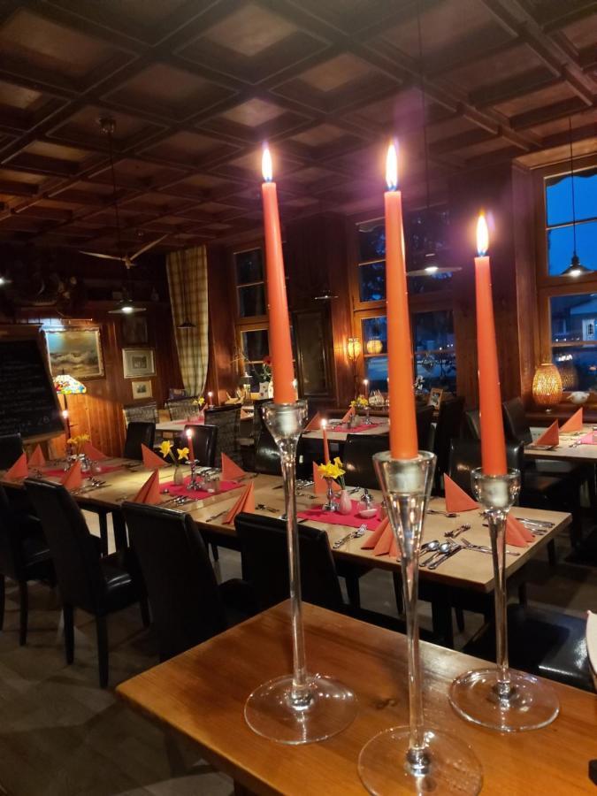 Pension & Restaurant "Alte Schule" Kluis ภายนอก รูปภาพ