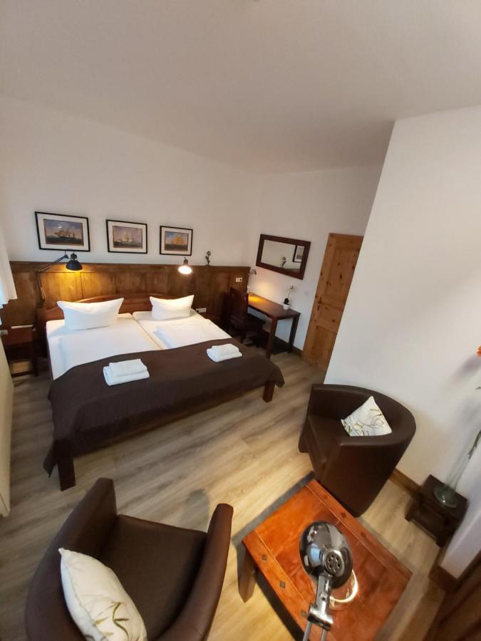 Pension & Restaurant "Alte Schule" Kluis ภายนอก รูปภาพ