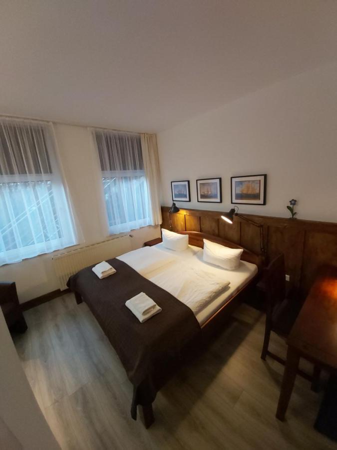 Pension & Restaurant "Alte Schule" Kluis ภายนอก รูปภาพ
