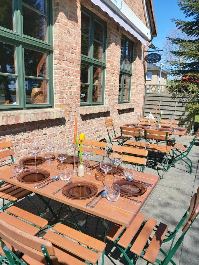 Pension & Restaurant "Alte Schule" Kluis ภายนอก รูปภาพ