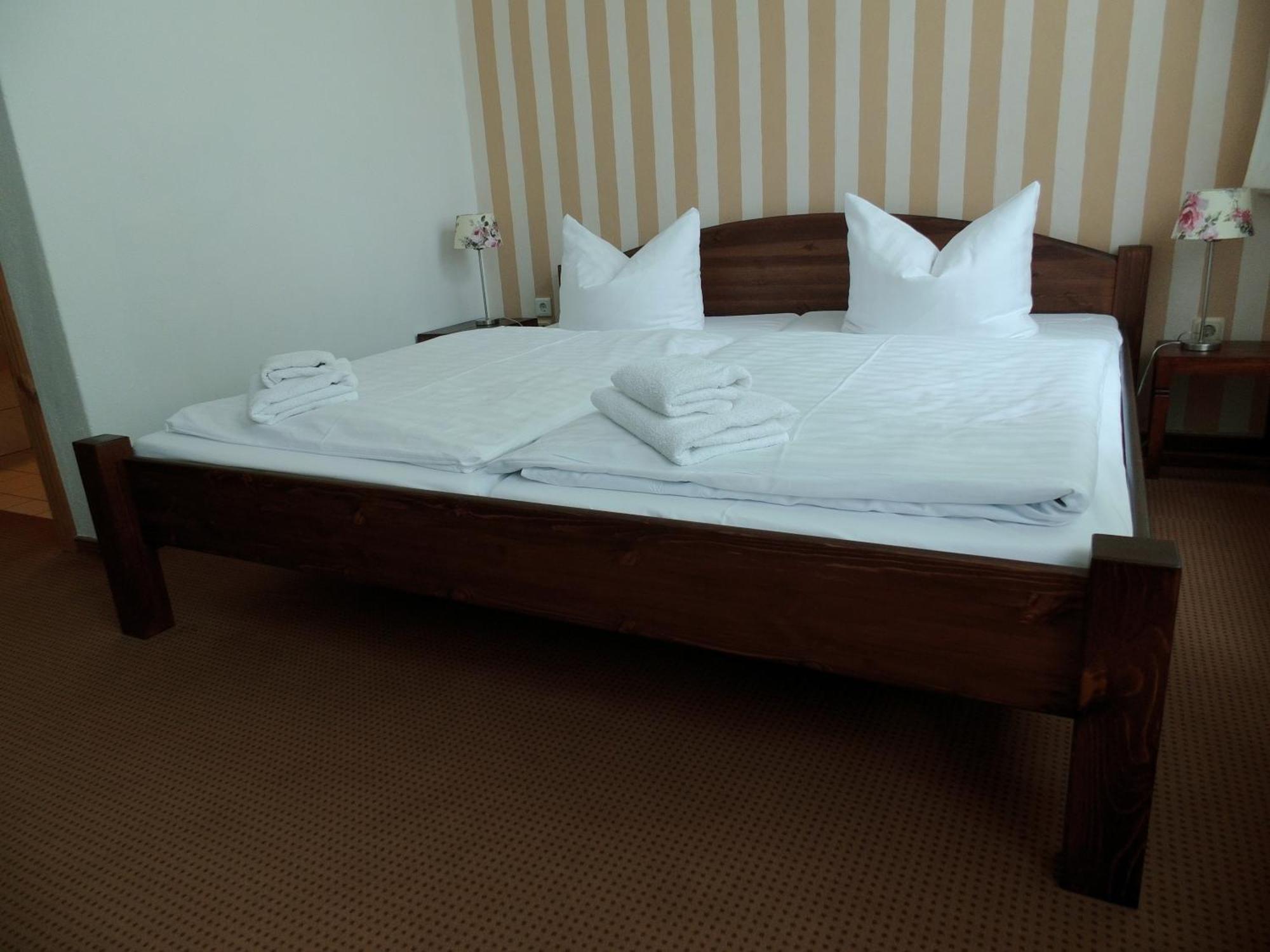 Pension & Restaurant "Alte Schule" Kluis ห้อง รูปภาพ